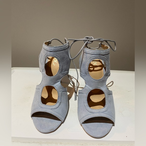 Light blue grayish high heels, lace up to tie size 8 - Picture 3 of 13